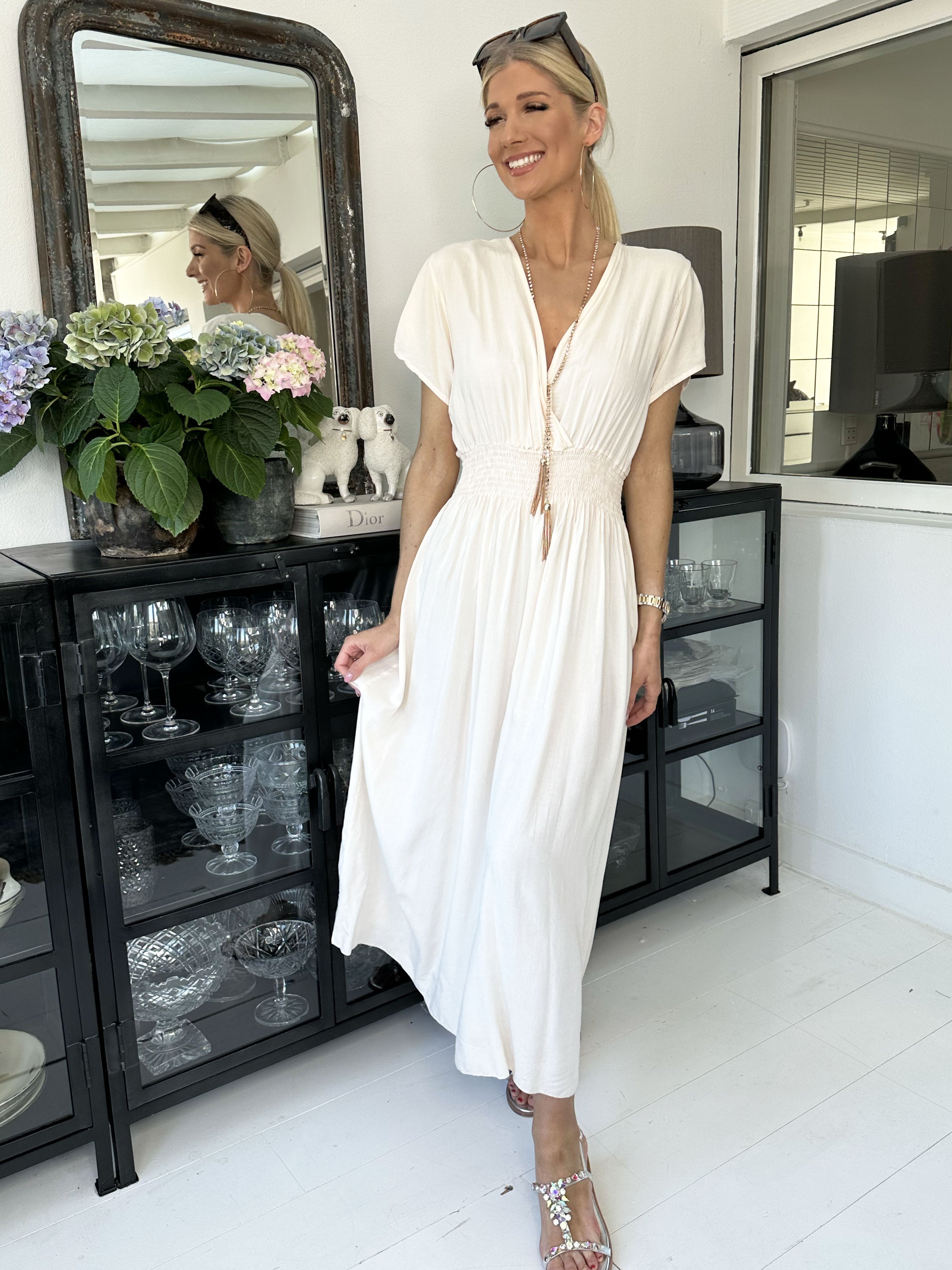 Misha - Söt lång enkel klänning i viskos med smock - Navy